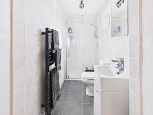 En-suite- click for photo gallery